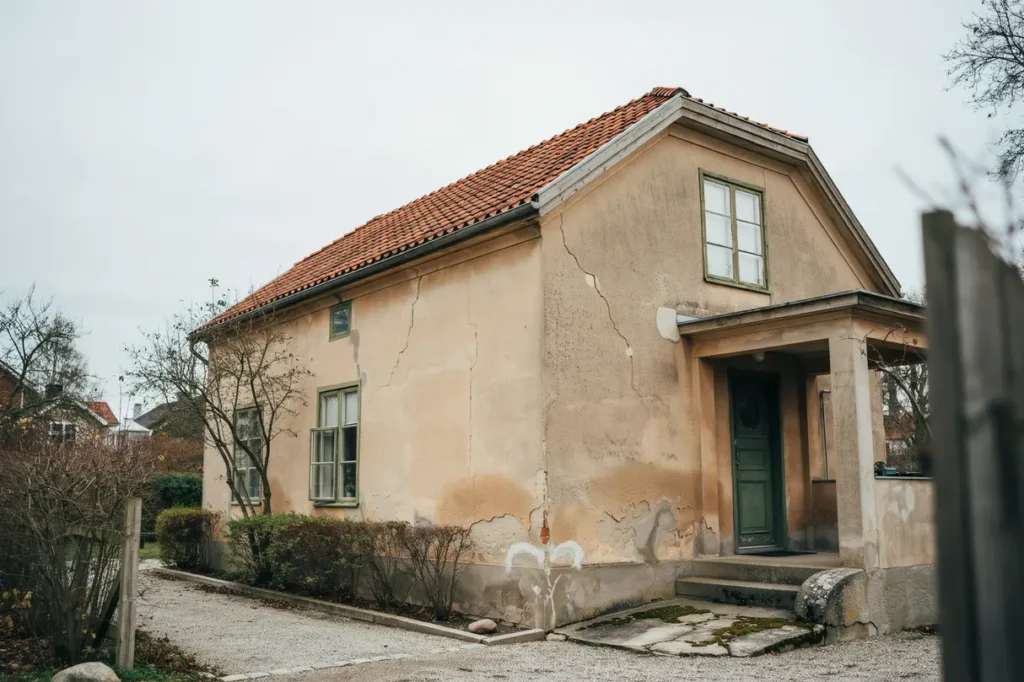 putsa om fasaden i r tt tid tecken p slitage val av puts och viktiga saker att t nka p